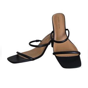 Sincerely Jules Black Minimalist Strappy Block Heel Sandals – Size 8